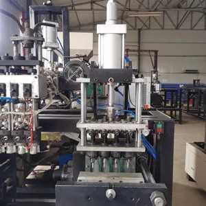 Machine de soufflage de fabrication de bouteilles d'eau minérale en plastique PET extensibles de 1 litre à bas prix