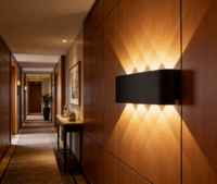 Applique murale LED au design nordique moderne, éclairage haut et bas 4W, luminaire mural intérieur en métal pour salon, restaurant, décoration intérieure