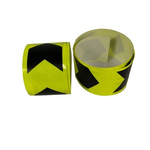 Autocollant <span class=keywords><strong>adhésif</strong></span> en PVC prismatique à haute intensité <span class=keywords><strong>Fluorescent</strong></span> jaune vert noir flèche <span class=keywords><strong>ruban</strong></span> d'avertissement de sécurité réfléchissant - Product Image 3