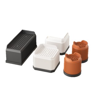 Qinfeng – coussinets de meubles carrés 1x1 en TPE, antidérapants, imperméables, pour pieds de table, chaise, canapé, lit, style minimaliste moderne - Product Image 1