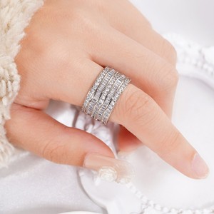 Anello Q218 in Oro Bianco con Diamanti Taglio Baguette, Colore G Naturale, Gioiello di Lusso per Matrimonio - Product Image 6