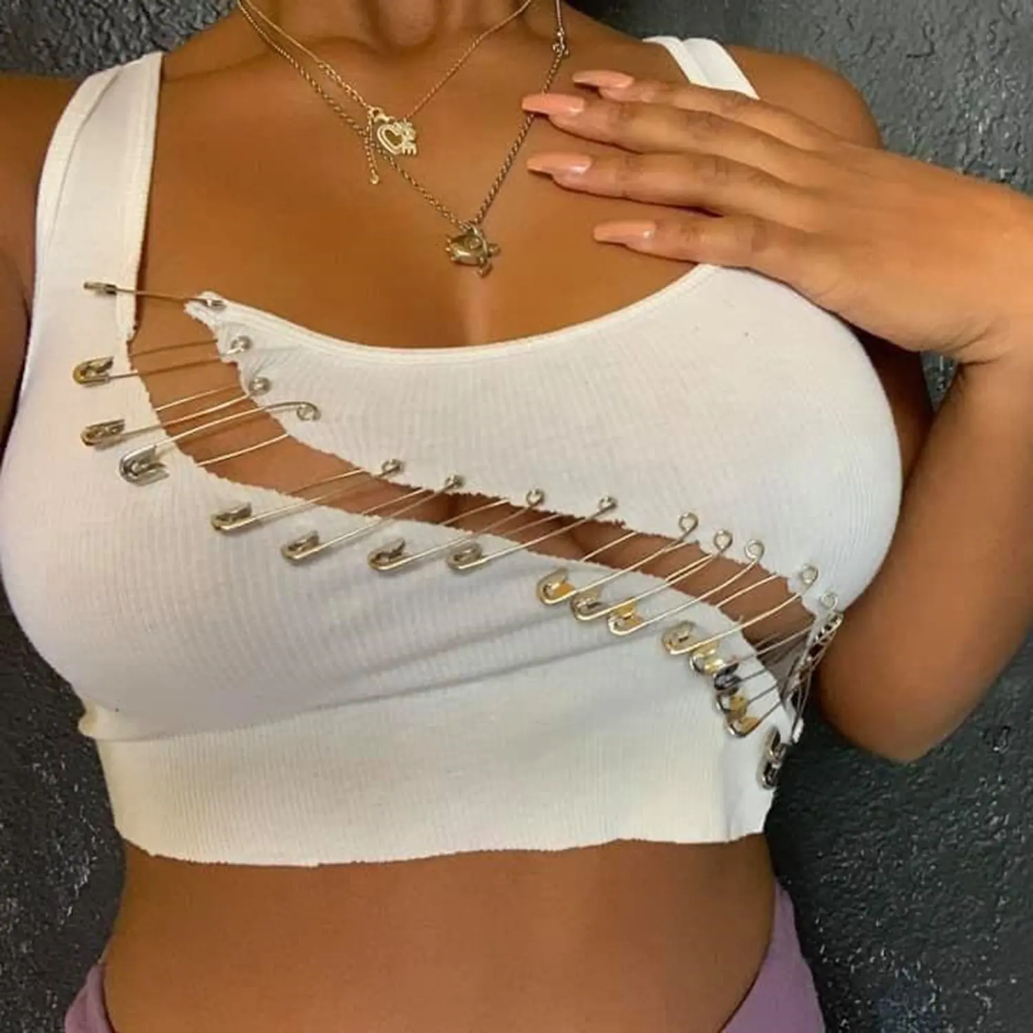 W-C-657A 2021 Summer Women Sexy Sleeveless Safety Pin Crop Tops Shirts Ladies Hot Night Club Front Open Tank Tops