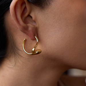Pendientes geométricos irregulares de acero inoxidable chapado en oro de 18 quilates, joyería de moda para mujer, diseño elegante y ligero - Product Image 3