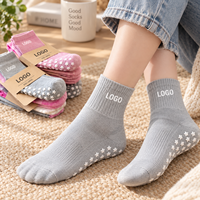 Chaussettes de sport en tricot jacquard personnalisées avec logo du fabricant, chaussettes à motif étoile, chaussettes de football, chaussettes de pilates pour femmes