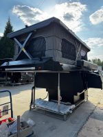 Camping-car moderne 4x4 tout-terrain pliable pour camping-cars et camions, en aluminium et acier inoxydable, design léger, pour 2 à 4 personnes
