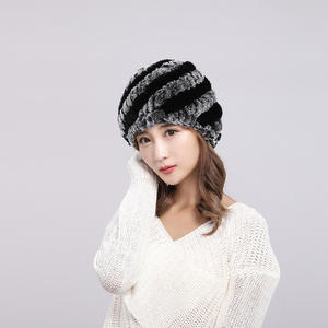 Automne hiver épaissi chaud chapeaux pour femmes âgées d'âge moyen rétro décontracté polyvalent Style lapin grand-mère mère chapeaux - Product Image 5