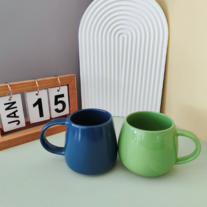 Mug en céramique moderne scandinave minimaliste grande capacité résistant aux hautes températures, personnalisable, en porcelaine, pour entreprise ODM - Product Image 3