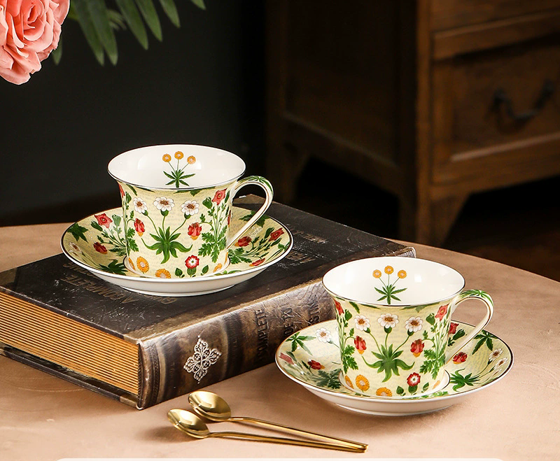 ถ้วยคู่และจานรอง