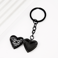 Ywyougang Porte-clés Cœur Creux 4 Couleurs, Cadre Photo Ouvrable en Acier Inoxydable, Motif Dentelle, Anneau d'Amour