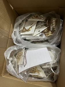 1 kg 80-150 Pezzi Gioielli all'Ingrosso da Yiwu Direttamente dalla Fabbrica Fornitore di Scatole Misteriose di Gioielli Misti Casuali Orecchini Collane Anelli Bracciali - Product Image 3