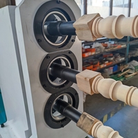 Torno CNC de Madera de Triple Eje de Alta Eficiencia MT1516 Mustang con Software AutoCAD de Control Automático Avanzado, Motor de 5.5kw y Husillo de 2800 RPM
