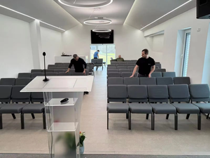 Chaise d'église empilable rouge avec étagère de rangement chaise de conférence à cadre en métal pour banquet de salle de classe auditorium - Product Image 6