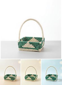 Cesta de hierba tejida a mano con ribete festivo y asa, verde y beige, ecológica y elegante para almacenamiento. - Product Image 3
