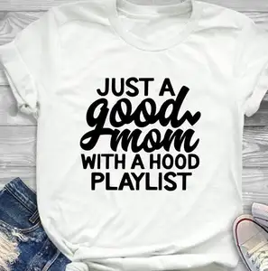 Just A Good Mom dengan Tudung T-shirt Mode Kaos Hadiah Hari Ibu Slogan Lucu Grunge Estetika Wanita Kualitas Tinggi Putih