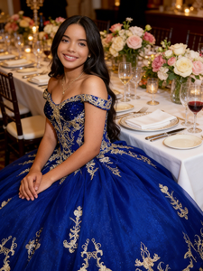 Vestido de Gala Azul Rey para Quinceañera, Elegante Vestido de Noche con Cola de Capilla para Cena de Graduación, con Bordado Dorado - Product Image 5