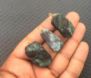 3 pièces émeraude verte naturelle non traitée pierre précieuse brute 92.5 argent Sterling or poli pendentif charme vente en gros - Product Image 3