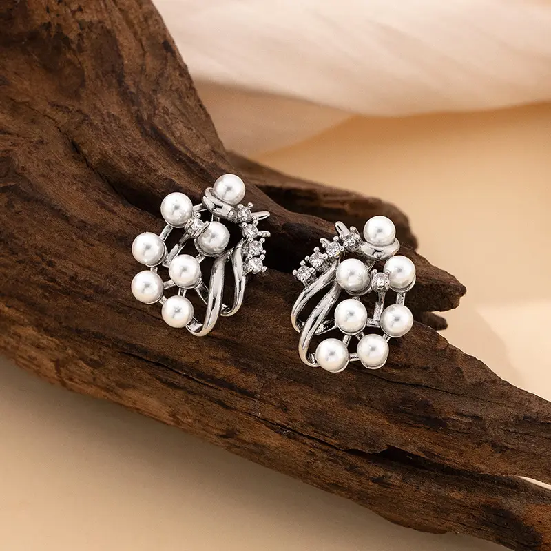 Diseño francés minimalista elegante y elegante estilo pendientes de perlas pendientes llamativos