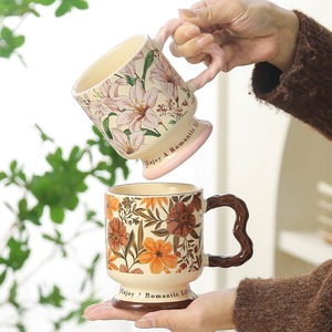 Tasse à café en céramique en gros, motif floral, avec poignée torsadée, couvercle et cuillère, pour <span class=keywords><strong>amies</strong></span> et mamans - Product Image 5