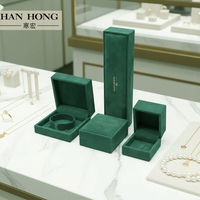 Boîte à bijoux en velours vert de luxe en gros pour collier, bracelet, boucles d'oreilles, bague, ensemble de bijoux, logo personnalisé, boîte à bijoux de qualité supérieure