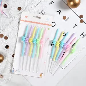 Warna Pastel Tipis Lucu dengan Gerakan Suka Lilin Ulang Tahun Tengah Spiral Putar