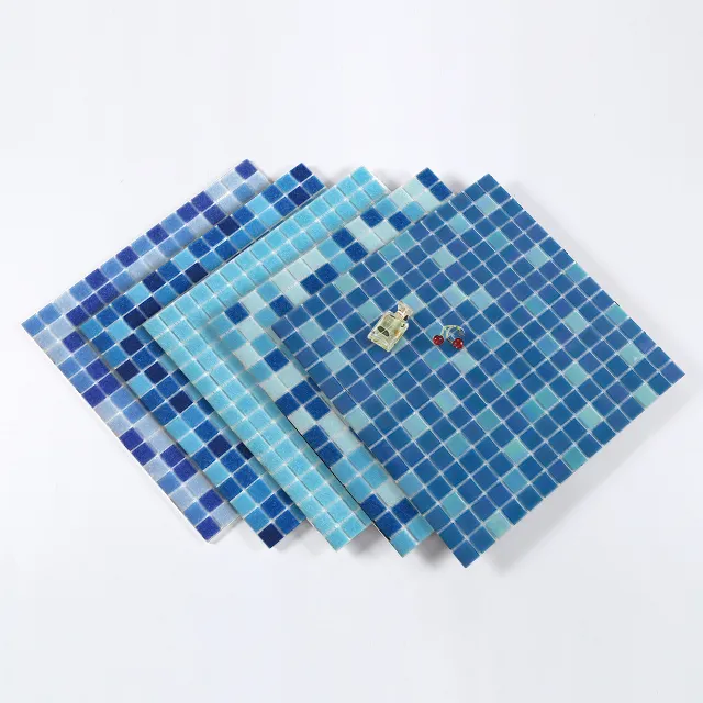 욕실 수영장을위한 현대 블루 모자이크 벽 타일 미끄럼 방지 핫멜팅 디자인 사각형 유리 돌 타일 바닥 장식