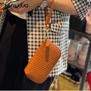 Fabricantes, producción <span class=keywords><strong>al</strong></span> <span class=keywords><strong>por</strong></span> <span class=keywords><strong>mayor</strong></span> <span class=keywords><strong>de</strong></span> bolsos <span class=keywords><strong>de</strong></span> mujer, novedad <span class=keywords><strong>de</strong></span> 2025, bolso <span class=keywords><strong>de</strong></span> mano esencial para mujer con temperamento multicolor - Product Image 4
