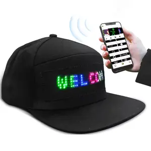 Preço de fábrica LED Piscando Luz UP Chapéu cap APP Controle Movendo Texto Tela Baseball LED Cap Display LED Hat