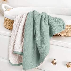 Nuova Elegante Coperta per Neonati in Mussola di Cotone Organico Verde Salvia con Fodera in Minky - Product Image 1