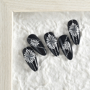 Esmalte de Uñas en Gel 3D con Relieve, Líneas Pintadas en Blanco y Negro, Sin Necesidad de Lavar - Product Image 2