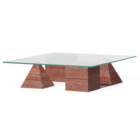 Table basse de salon Dream Home en marbre géométrique prismatique avec plateau en verre et base pyramidale en bloc de travertin rouge