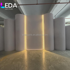 แท่นเสาโค้งสีขาวลายริ้ว LEDA Source Factory สำหรับงานแต่งงาน ฉากหลัง LED สำหรับงานแต่งงาน งานอีเว้นท์ และโรงแรม - Product Image 1