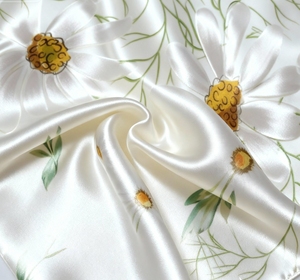 Impression numérique personnalisée 100% polyester jaune floral soyeux luxe Satin mousseline de soie pour l'extérieur meilleure vente de tissu pour femmes - Product Image 4