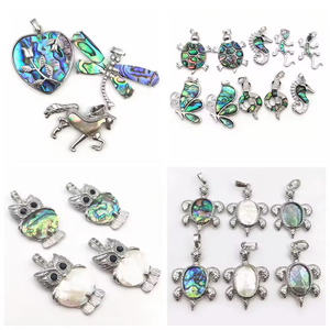 Pendentifs personnalisés en forme de tongs géantes avec pierres précieuses naturelles, bijoux en coquille d'ormeau, pantoufles en nacre blanche, breloques en coquillage pour <span class=keywords><strong>la</strong></span> fabrication de colliers - Product Image 4