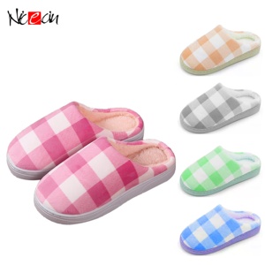 Wsdnickel-pantoufles d'hiver en fourrure pour femmes, chaussures plates et chaudes, semelles antidérapantes, nouveau Design, pour l'intérieur, 2020 - Product Image 2