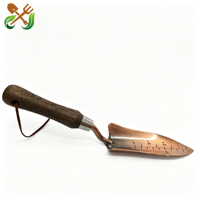 Outils de jardinage de style antique en acier inoxydable avec manche en bois de frêne, outils à main en bronze pour jardinage : truelle, repiqueuse, fourche, râteau, personnalisation