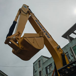 Excavadora Japonesa Komatsu PC200-8 Lista para Exportación, Máquina Pesada de 20 Toneladas en Buen Estado y Alta Calidad - Product Image 3