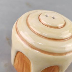 Bouteille à épices créative et mignonne en céramique en forme de crème glacée, avec des détails dorés de luxe, pour le sel et le poivre - Product Image 2