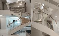 Conception sur mesure d'escalier hélicoïdal grandiose pour villas de luxe, offrant une fluidité sans coupure et des espaces de vie ouverts.