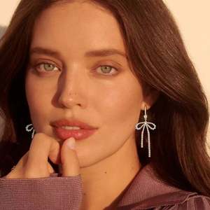 Boucles d'oreilles pendantes en zircon élégantes et tendance pour femmes, en argent 925 de haute qualité, plaquées or, cadeau, vente en gros directe d'usine - Product Image 3