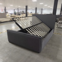 Lit moderne en tissu gris avec plateforme rembourrée confortable, rangement sous le lit, tête de lit haute, taille Queen/King