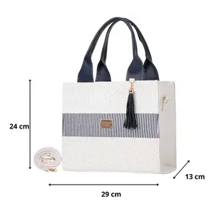 Borsa tote da donna Fana in rattan fatta a mano, a righe bianche e blu navy, di forma quadrata, con tracolla a catena per uso quotidiano - Product Image 3