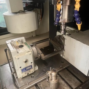 Torno CNC de Cama Plana de Alta Precisión Usado, Torno CNC de 2 Ejes para Torneado de Metal H-450S en Venta - Product Image 4