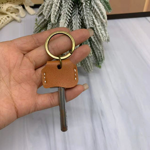 Leather <b>key</b> case, scratch-resistant <b>key</b> ring with stitching, universal <b>key</b> <b>tag</b> with logo printing. - Product Image 2