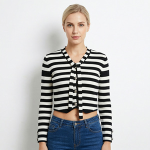 WK46 OEM/ODM <span class=keywords><strong>Cardigan</strong></span> Primaverile <span class=keywords><strong>Nero</strong></span> e Bianco con Scollo a V, Lavorazione a Costine, Strisce Vintage, Elegante con Bottoni per Donne - Product Image 3