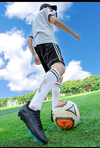 Nuovi Arrivi 2026: Scarpe da Calcio Professionali da Uomo Comode, Antiscivolo, con Tacchetti Durevoli e Caviglia Bassa - Collezione Autunno Inverno - Product Image 3