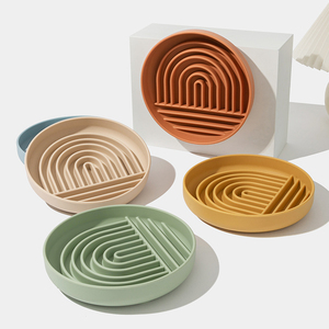 Bol pour chien moderne et écologique en silicone de qualité alimentaire, étanche, compatible lave-vaisselle, à alimentation lente avec ventouses, design Morandi - Product Image 5