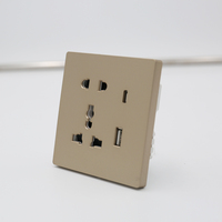 Enchufe de Corriente Universal de 10A con Clasificación IP22, Material de PC, Puertos USB-A y USB-C, Contactos de Cobre Puro Ignífugos, 5V
