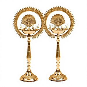 Hind Craft Living - Soporte/Pilar de Latón Puro para Diya/Deepak/Lámpara/Linterna con Diseño de Pavo Real, Decoración Tradicional para el Hogar, Artículo de Regalo para Diwali - Product Image 1
