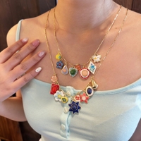 Collier pendentif double couche tendance avec breloque émail coloré effet goutte d'huile et dessin animé, et boucles d'oreilles pendantes plaqué or 18 carats pour femme