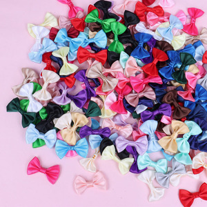 Vente en gros Ensemble de noeuds papillon en satin multicolore de couleur unie pour vêtement 2.5*3.8cm Noeud papillon en ruban fait à la main Livraison rapide - Product Image 4